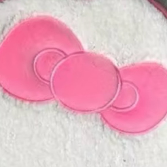 COPY - Hello Kitty Plush Bathmat White 22"” wide x 18"tall - Picture 9 of 9